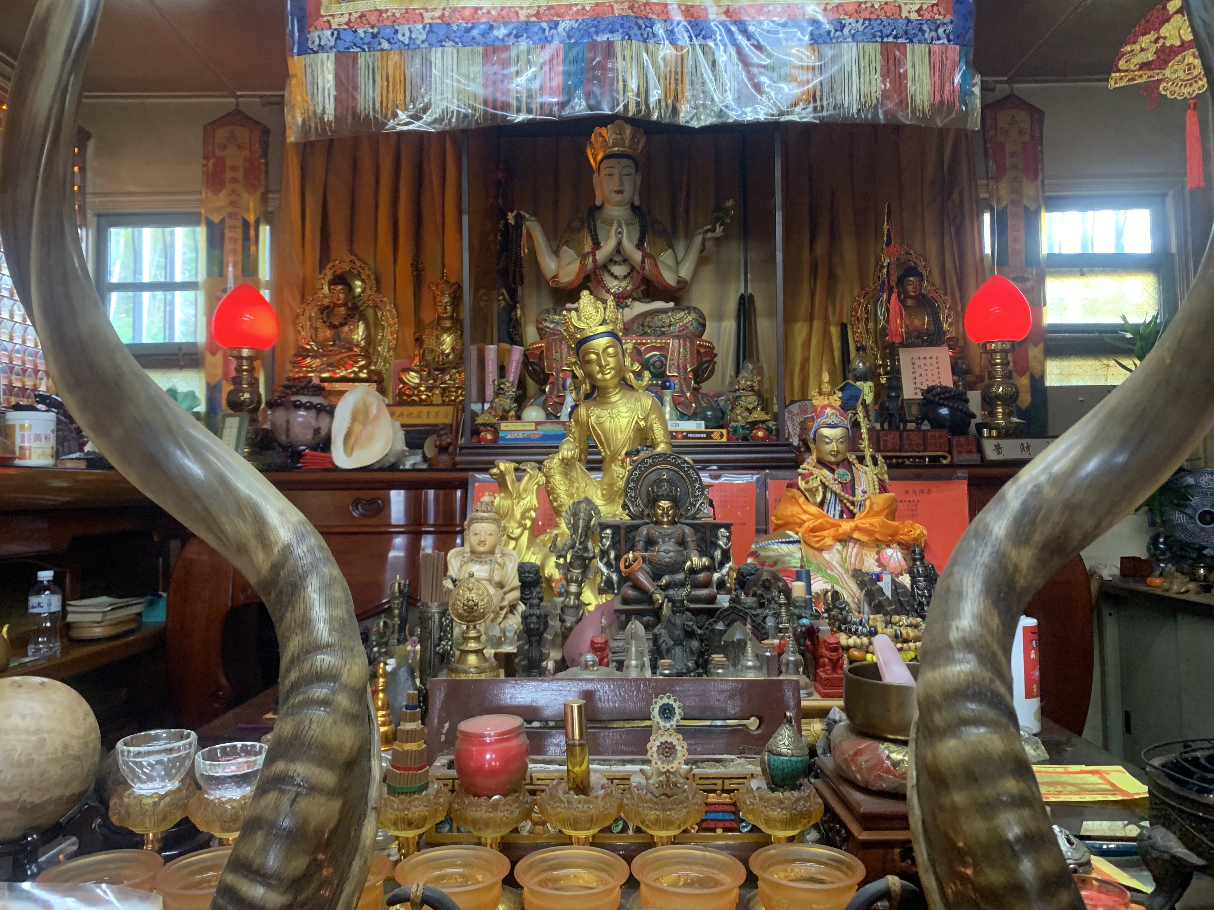 無為禪寺佛壇與供養陳設
